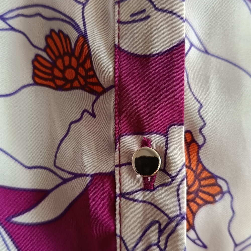 S💜 Floral Button-Up Silky Shirt - Picture 5 of 9
